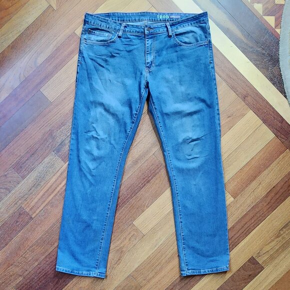 IZOD Comfort Stretch Medium Wash Straight Leg Jeans Size 38 - Picture 4 of 15